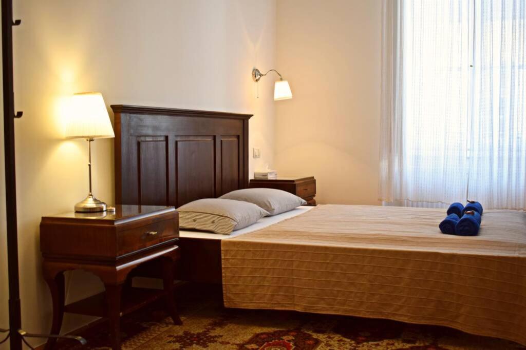Central Budapest Apartment In Historical Building With Free Private Parking Eksteriør billede