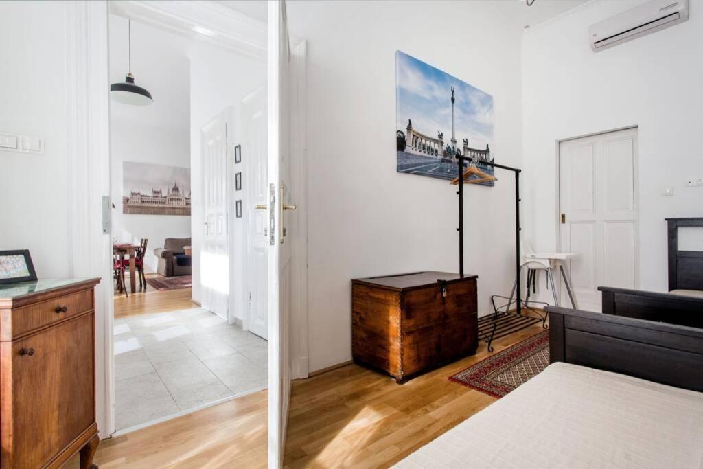 Central Budapest Apartment In Historical Building With Free Private Parking Eksteriør billede