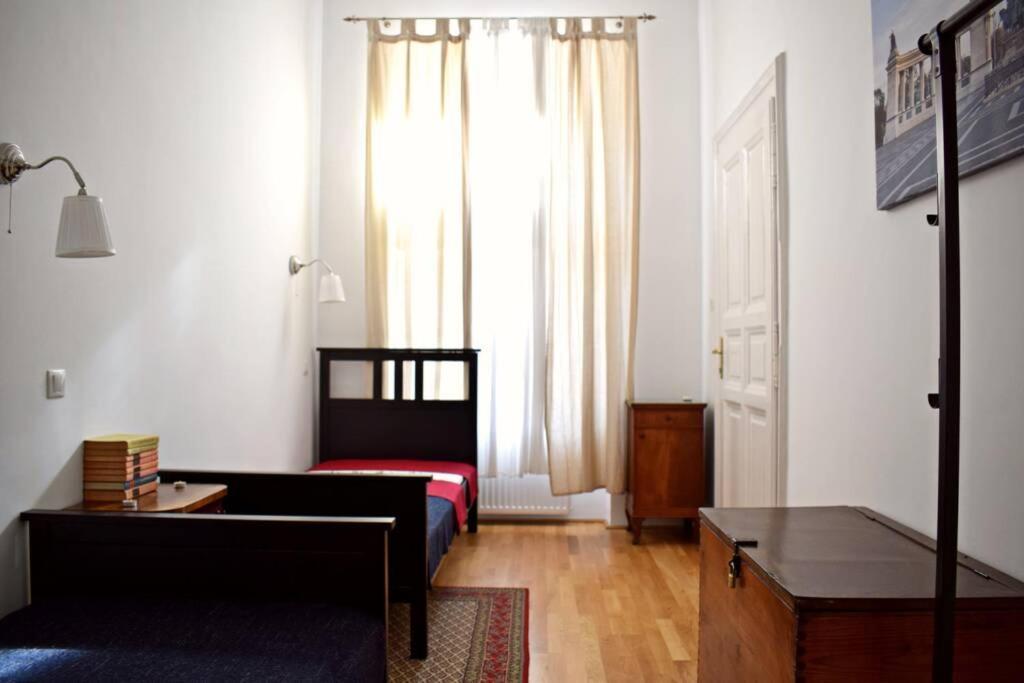 Central Budapest Apartment In Historical Building With Free Private Parking Eksteriør billede