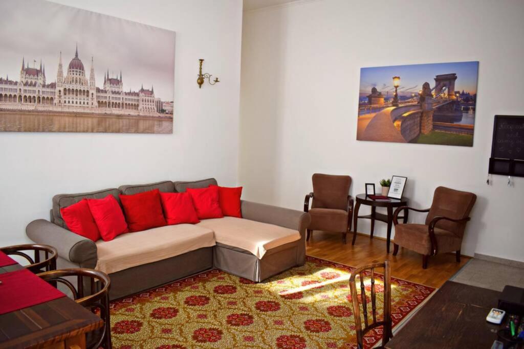 Central Budapest Apartment In Historical Building With Free Private Parking Eksteriør billede