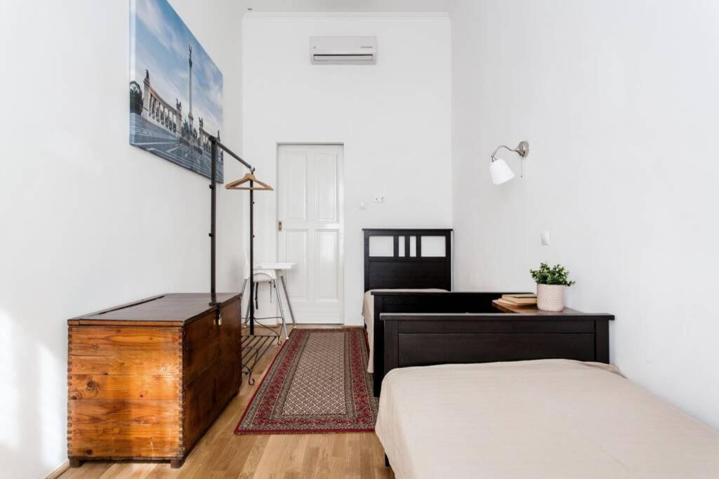 Central Budapest Apartment In Historical Building With Free Private Parking Eksteriør billede